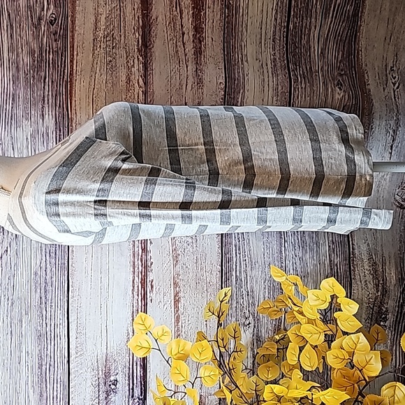 NEW CABI GRAY STRIPED V NECK LONG SLEEVE PULLOVER TEE - Picture 7 of 11